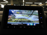 バックカメラの画像です。ガイドラインがスムースな車庫入れをサポートいたします。車庫入れの安心感がアップしますね。