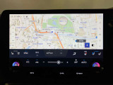 G-Link契約でご利用いただけるセンター通信型のナビ機能「コネクティッドナビ」を装備。従来のナビゲーションよりもリアルタイムな情報提供を可能にしました。