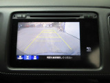 バックカメラの画像です。ガイドラインがスムースな車庫入れをサポートいたします。車庫入れの安心感がアップしますね。