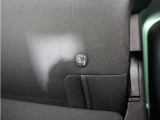 ◆ISOFIX◆シートベルトいらずでチャイルドシートと固定金具を連結するだけでガッチリ固定できます。