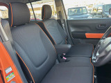 運転席まわりには十分なスペースがあり、大柄な方でもゆったり運転していただける環境です。