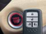【 スマートキー・プッシュスタート 】鍵を挿さずにポケットに入れたまま鍵の開閉、エンジンの始動まで行えます!//