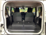 普段のお買い物や通勤、送迎等に十分な荷室スペースを確保しております。セカンドシートを倒すと、大きな荷物の積載も可能です♪