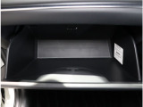車検証ケースも入る丁度いいサイズのグローブボックスです。他にも普段入れておきたいものを入れておけます。