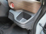 運転席右側の手の届きやすい位置にドリンクホルダーがあります。