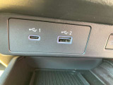 USBポートから端末への充電が可能です。