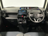 【インパネ】運転のしやすさを最優先に設計された見晴らしの良いフロントビュー。車両間隔が掴みやすく狭い道でも安心♪「安全」と「品質」を最優先に、安心してお乗りいただけるクルマを提供いたします。