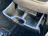 とても使いやすい位置にドリンクホルダーを設置しております!