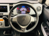 とても握りやすいステアリング!運転手の気持ちがそのまま伝わるかのような反応をしてくれます!!小物入れや各ボタンの配置にこだわり、とても使いやすいです!視認性も良いのでロングドライブもお任せ下さい!