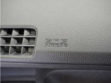 ◆助手席エアバッグ◆SRSエアバッグは、シートベルトだけでは防ぎきれない衝突時の衝撃から乗員を守るための安全装置。衝突時に瞬時に膨らみ、頭部や胸部がダッシュボードに直接衝突するのを防ぎます。