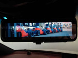 【デジタルインナーミラー】車両後方に取り付けられたカメラの映像をルームミラー内のディスプレイに表示し、後方の安全確認がより快適に。