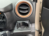 運転席ドリンクホルダー