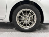 タイヤサイズは(175/65R15)で社外アルミホイールです