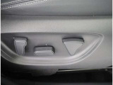運転席にはパワーシート装備です!
