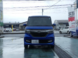 LEDヘッドライト装着車なので、夜間走行も明るく安全な走行をサポートいたします