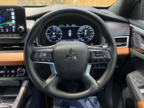 【純正革巻きステアリング】上質な革を使用することで、手にしっかり馴染みとても運転しやすいハンドルです♪