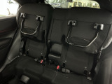 リアシート座面を持ち上げると、背の高い荷物を積むのに便利なトールモードに変身します!多彩なシートアレンジで使い勝手良好!