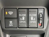 【両側パワースライドドア】スマートキーや運転席のスイッチで後席両側スライドドアの開閉が可能♪電動だから力を入れてドアを開ける必要が無く、小さなお子様でも簡単に開け閉めでき快適です♪