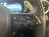 オーディオや各種機能の操作が可能。運転中の利便性を高めます。