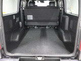スクエアなパッケージ設計でゆとりの広さ♪バックドアも大きく開くので荷物の積み下ろしもスムーズです!!