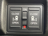【両側パワースライドドア】スマートキーや運転席のスイッチで後席両側スライドドアの開閉が可能♪電動だから力を入れてドアを開ける必要が無く、小さなお子様でも簡単に開け閉めでき快適です♪