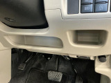 【収納部】パッと手に取りたい小物の置き場に便利。その他、沢山の収納部がございます。