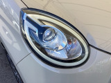 明るく白い光のLEDヘッドライトにより、夜間でも遠くまで見通しやすく、安全性が高まります。