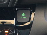 【eコンスイッチ】低燃費運転をサポートするECONモード。スイッチをONすると、エンジンやトランスミッション、A/Cなどを協調制御し、燃費の向上に貢献。エコドライブの効果を高めます。