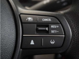◆アダプティブクルーズコントロール◆予め設定した車速内でクルマが自動的に加減速。前走車との適切な車間距離を維持しながら追従走行します。【LKAS】車線維持支援システムでステアリング操作を支援。