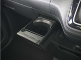 ◆ドリンクホルダー◆手の届きやすい場所にドリンクホルダーがあり、とても便利です。