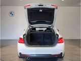 【トランクルーム】十分な容量を確保したトランクルーム。環境へ配慮したスペアタイヤ非搭載のBMW。その分、トランクスペースを有効活用できる様にしてあります。
