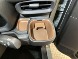 運転席側のカップホルダーです。