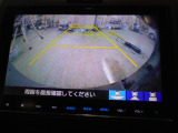 バックカメラの画像です。ガイドラインがスムースな車庫入れをサポートいたします。車庫入れの安心感がアップしますね。