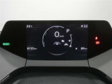 各操作スイッチは使いやすい位置に配置され、とっても見やすいメーターです。夜間時はラグジュアリーな気分にさせてくれる照明が魅力ですので、夜のドライブも楽しみになりますよ♪