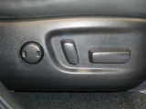 パワーシート搭載。微妙な調整が手軽にでき、最適なポジションで運転することが可能です。