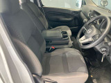 運転席まわりです。運転席からの視界が左右に広く隅々まではっきりと見渡せます!クルマの前端も把握しやすく安心して運転できます!