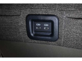 運転席後USB端子ソケット装備!