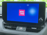 画面で映像を楽しめるTV機能を備えており、停車中の休憩時間にも活用いただけます。大きく表示される画面で内容を確認しやすく、目的地でひと息つく際の便利な装備です。