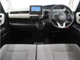 ◆インテリアパネル◆視界広々で非常に運転しやすくロングドライブでも疲れを感じさせないすっきりとまとまったインパネ周りです。