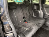 ホンダ車の低床ボディは、チャイルドシートへのお子さまの乗降や荷物の積載もスムーズ。足元もゆったりとしていますので、おくつろぎいただけます。