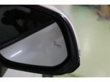 BSM搭載。バック出庫の際に左右から接近する車両を検知警告するRCTA。RCDも搭載。さらに、ドアを開ける際に後方からの接近車両との衝突の可能性がある場合警告するSEAも搭載しています。