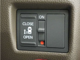◆片側電動スライドドア◆狭い駐車場でも乗り降りが楽々♪お子様が隣の車にドアを当ててしまう心配もございません!小さなお子様連れの方もこれで安心。