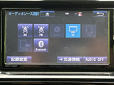 AM・FMやテレビ、Bluetoothなどの音源を画面から選べる仕様です。利用したいオーディオソースを確認しやすく、通勤やお出かけの際にも好みに合わせて活用できます。