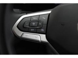 【ステアリング左側】ACCなどの運転支援の操作のスイッチ類です。ACCは高速道路などで前に走る車との距離を保ちながら追従走行する運転支援システムです。