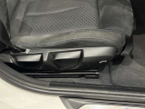 運転席調整レバー