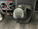 5速マニュアル車
