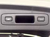 ★パワーテールゲート(予約クローズ機能付)★荷物を置いてクルマから離れると自動で閉扉する「予約クローズ機能」が付いたパワーテールゲート。その他、色々な機能があり使い勝手を向上させています。