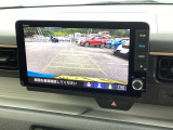 バックモニター付きで、車庫入れやバック時の後方確認をサポート。