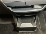 ちょっとした小物を収納できる収納ボックス付