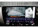 上から車両を見下ろしたような映像をナビゲーション画面に表示する「パノラミックビューモニター(床下透過表示機能付き)も搭載しています。